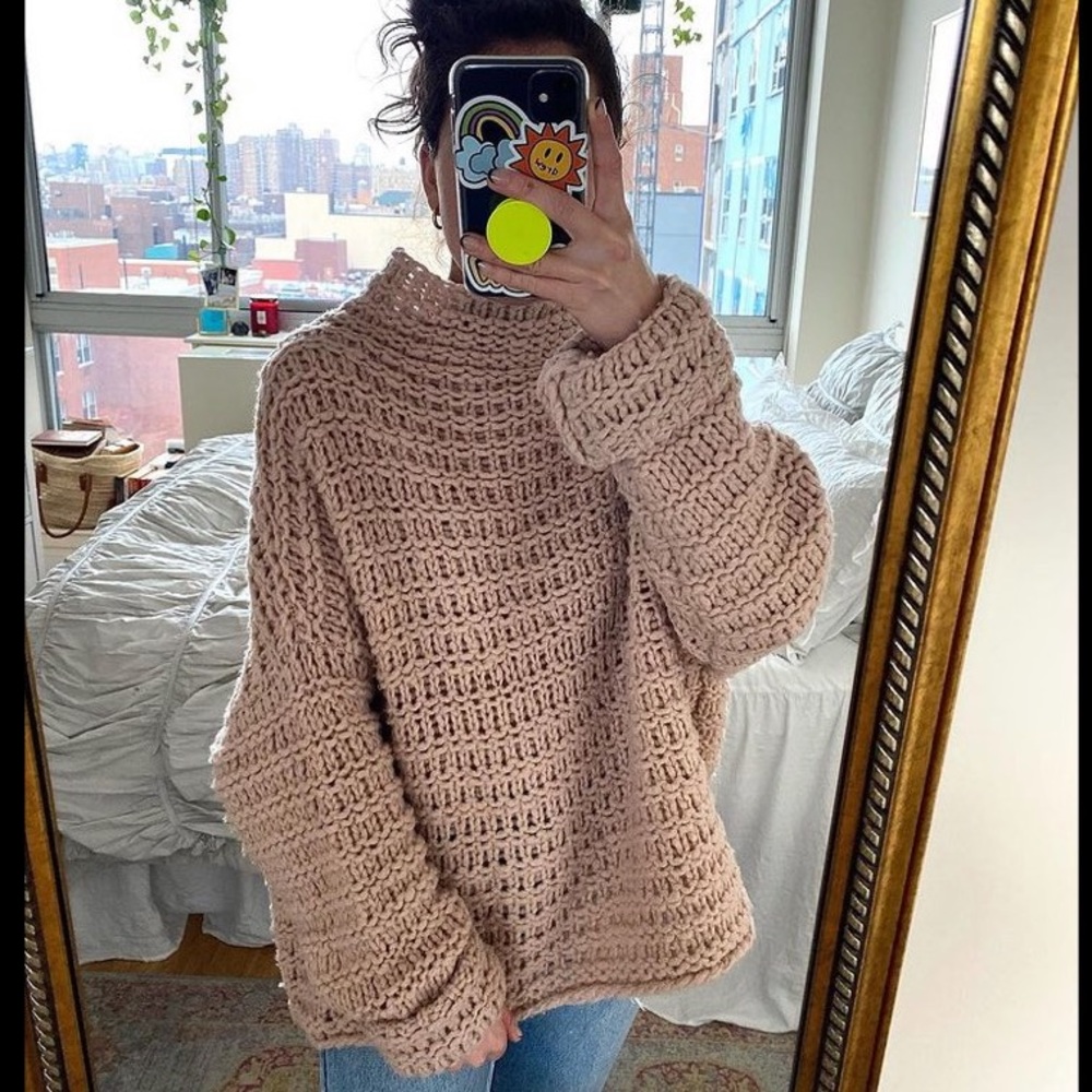 XS/S Free People pink cable knit sweater